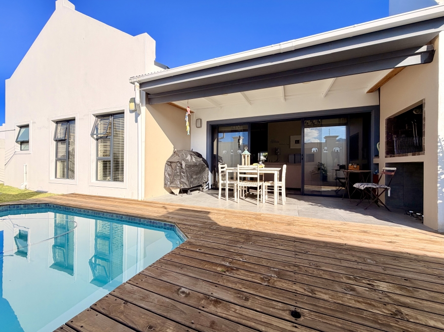 3 Bedroom Property for Sale in Sandbaai Western Cape